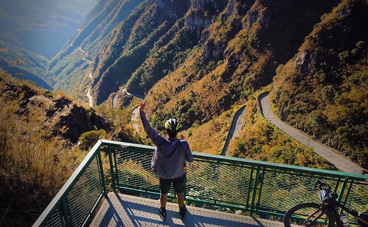 DESCENDO A SERRA DO RIO DO RASTRO NO GRAU - Mundo Bici